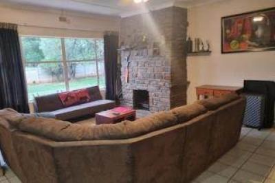 3 Bedroom House in Songloed-4