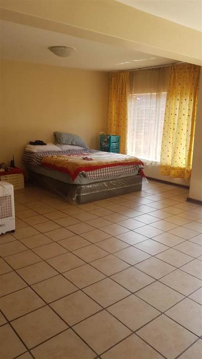 3 Bedroom Duplex in Lyttelton Manor-2