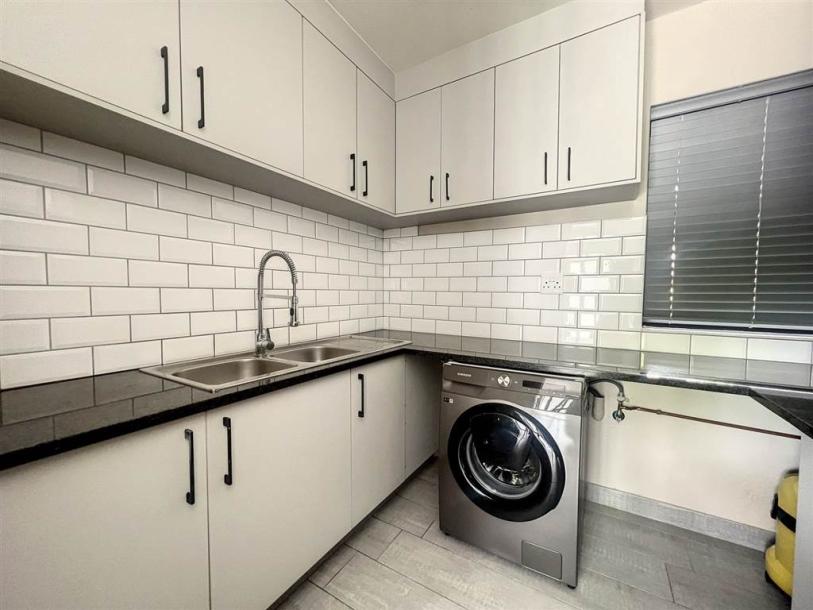 2 Bedroom Townhouse in Lombardy Estate-17