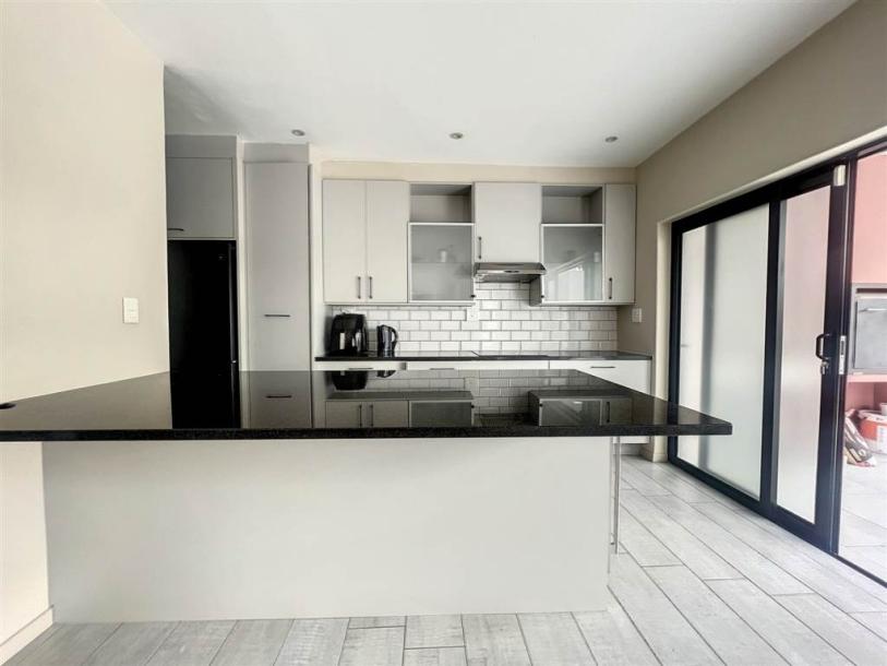 2 Bedroom Townhouse in Lombardy Estate-19