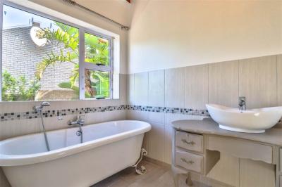 3 Bedroom House in Dana Bay-11