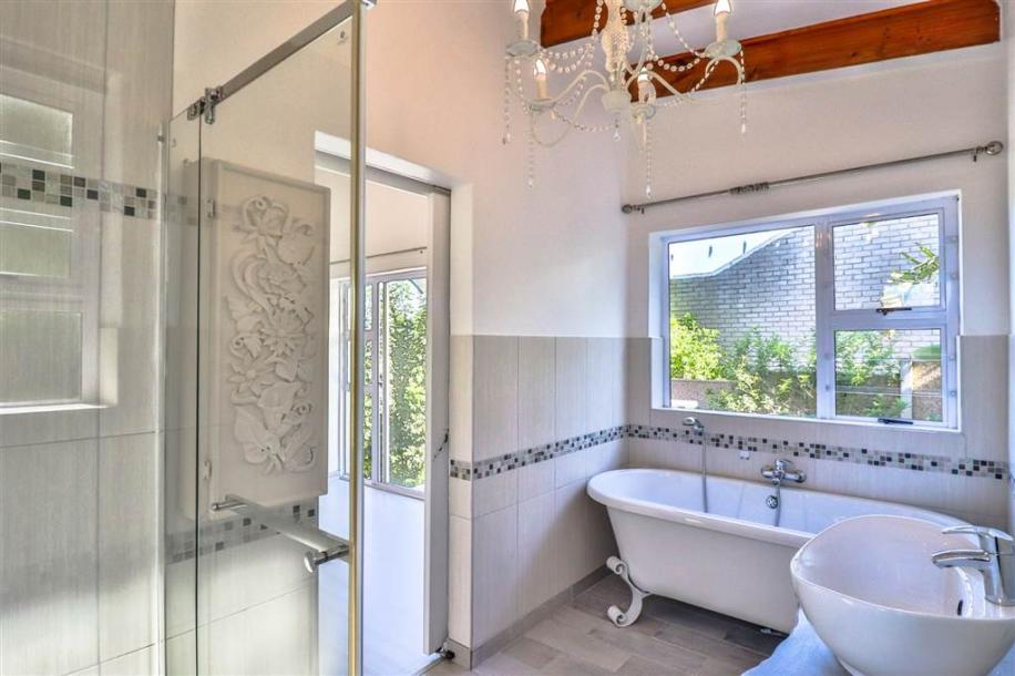 3 Bedroom House in Dana Bay-12