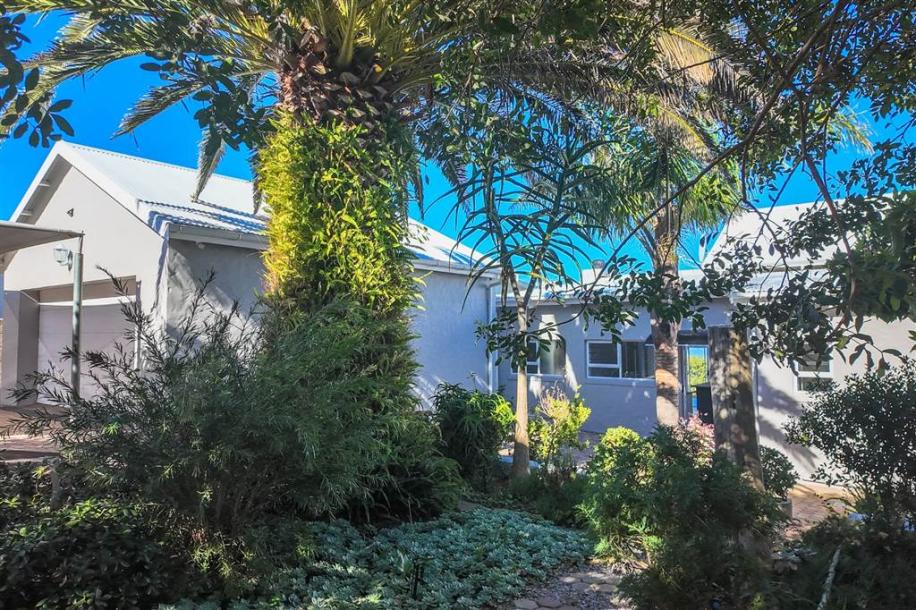 3 Bedroom House in Dana Bay-17