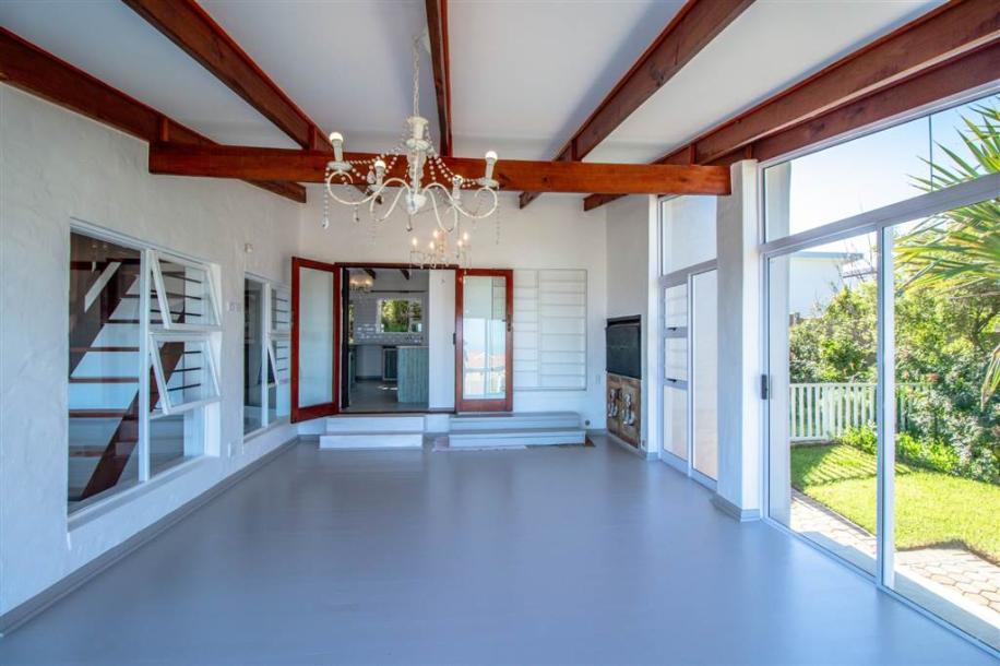 3 Bedroom House in Dana Bay-7