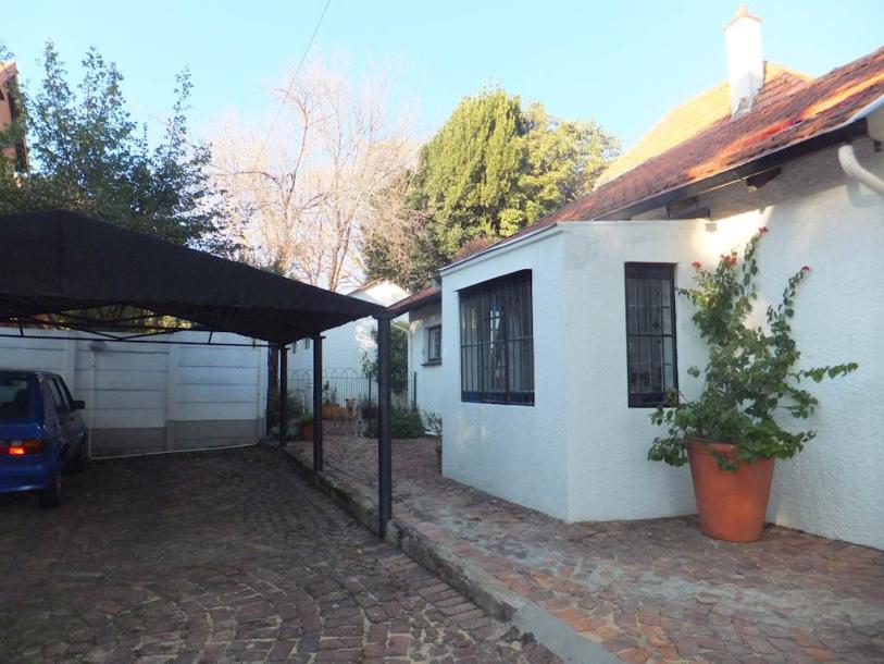 1 Bedroom Garden Cottage in Parkview-4