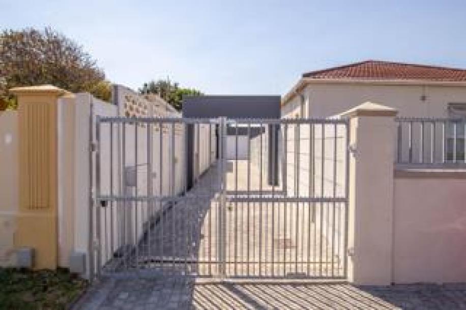4 Bedroom House for Sale in Kenwyn-15