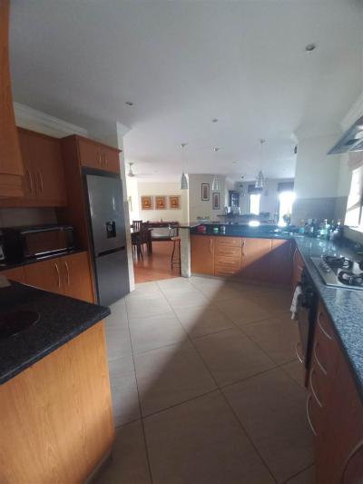 5 Bedroom House in Cathkin Park-11