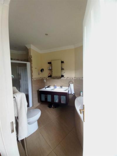 5 Bedroom House in Cathkin Park-15