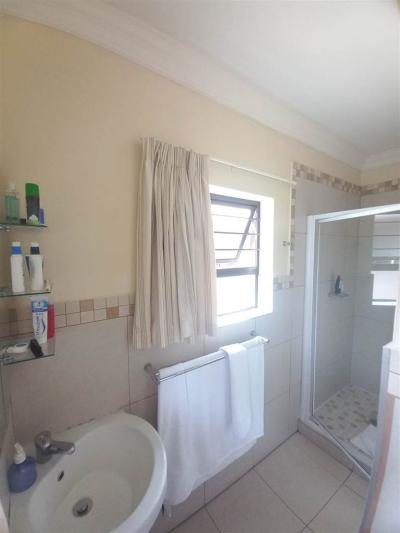 5 Bedroom House in Cathkin Park-18