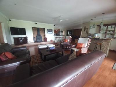 5 Bedroom House in Cathkin Park-7