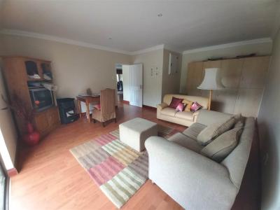 5 Bedroom House in Cathkin Park-9