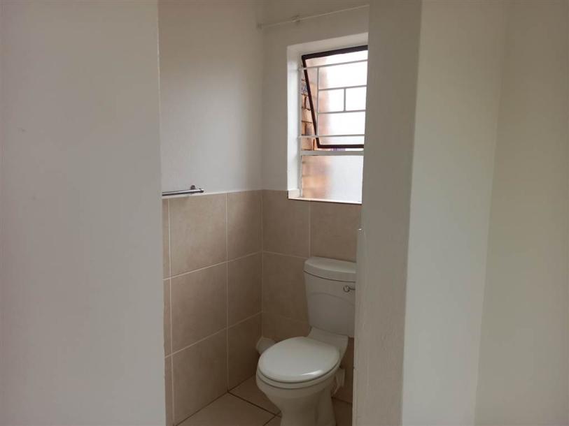 2 Bed Apartment in Blackheath-11