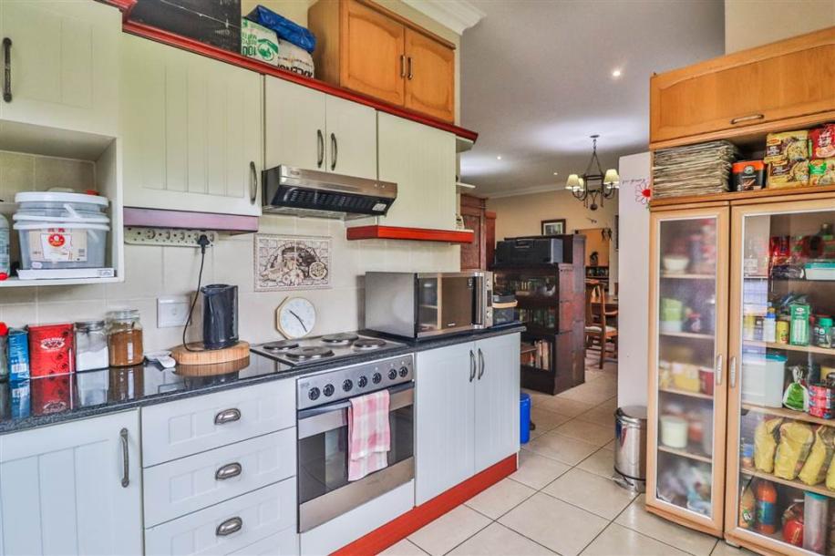 3 Bedroom Simplex in Camperdown-8