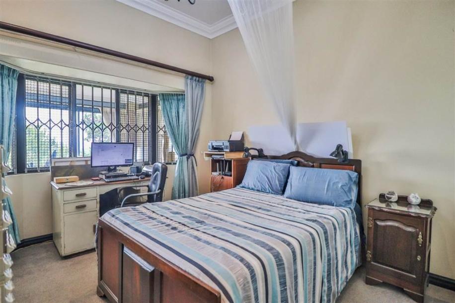 3 Bedroom Simplex in Camperdown-11