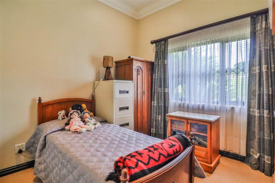 3 Bedroom Simplex in Camperdown-13