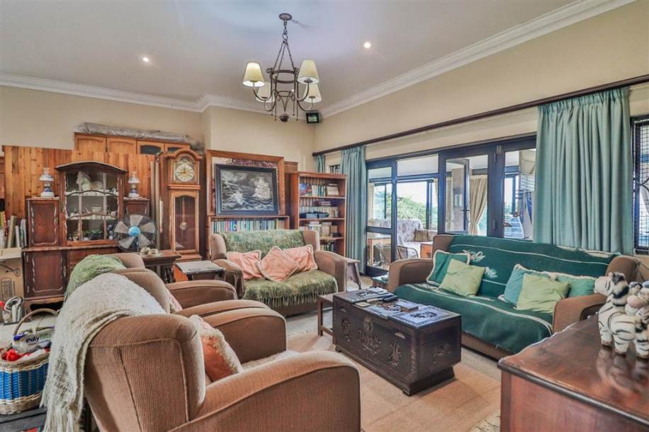 3 Bedroom Simplex in Camperdown-3