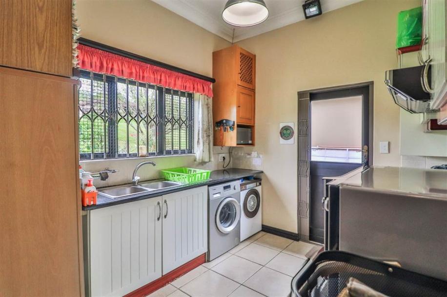 3 Bedroom Simplex in Camperdown-6