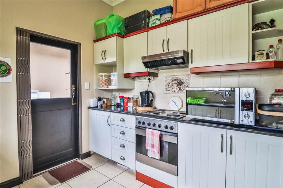 3 Bedroom Simplex in Camperdown-7
