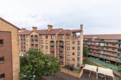 2 Bedroom Flat in Die Hoewes