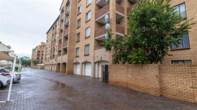2 Bedroom Flat in Die Hoewes-1