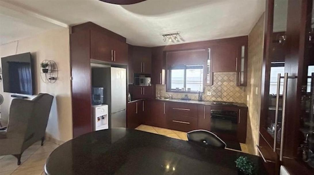 4 Bedroom House in Safari Gardens-12