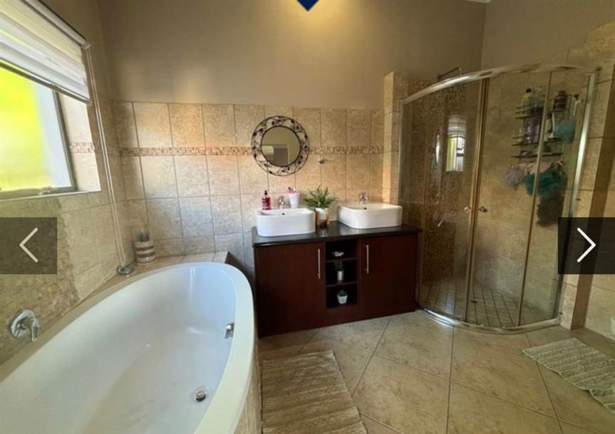 4 Bedroom House in Safari Gardens-16