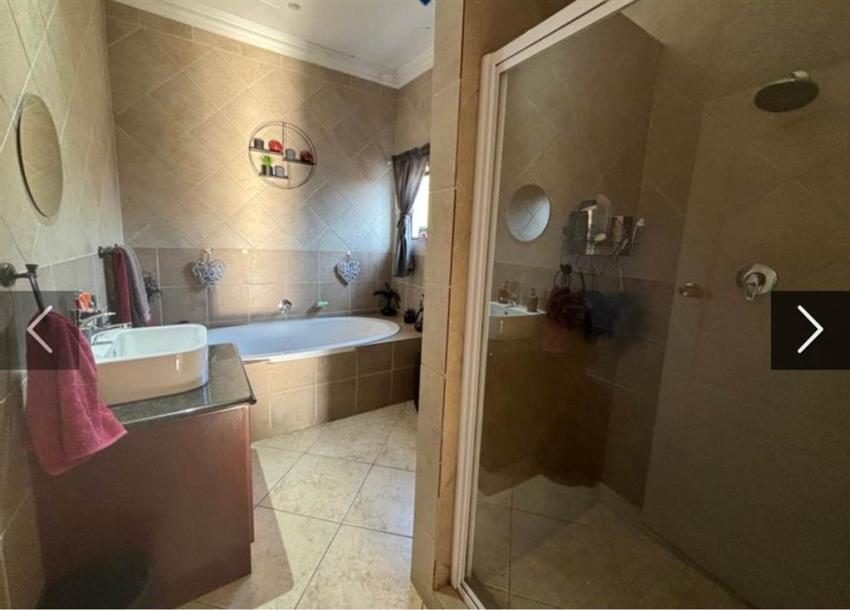 4 Bedroom House in Safari Gardens-18