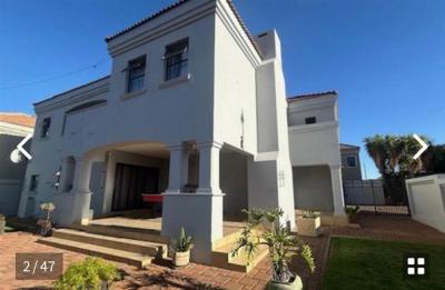 4 Bedroom House in Safari Gardens-1