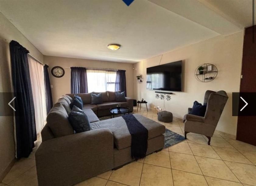 4 Bedroom House in Safari Gardens-8