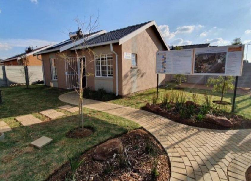 2 bedroom house in Bram fisherville-2