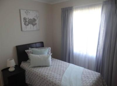 2 bedroom house in Bram fisherville-4