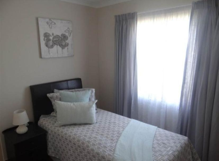2 bedroom house in Bram fisherville-4