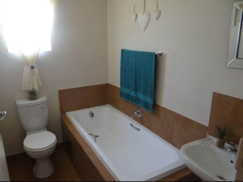2 bedroom house in Bram fisherville-8