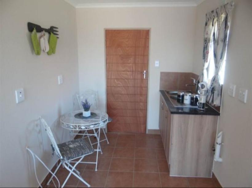 2 bedroom house in Bram fisherville-6