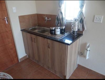2 bedroom house in Bram fisherville-5