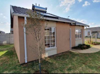 2 bedroom house in Bram fisherville-3