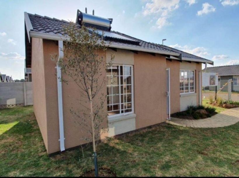 2 bedroom house in Bram fisherville-3