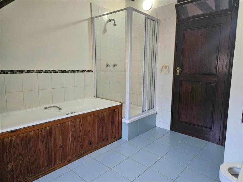4 Bedroom House in Forest Hills-19
