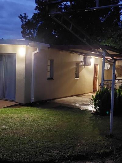 2 Bedroom Garden Cottage in Universitas