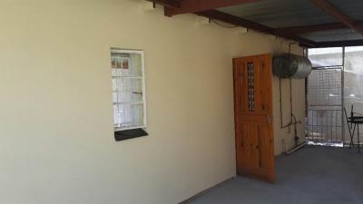 2 Bedroom Garden Cottage in Universitas-7