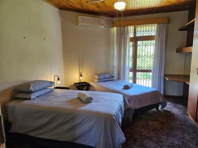 4 Bed House in Middelpos-6