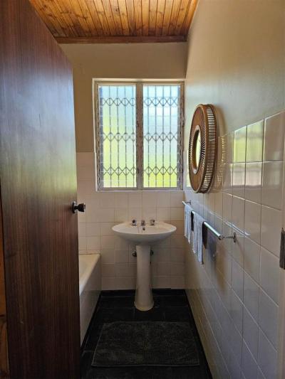 4 Bed House in Middelpos-7