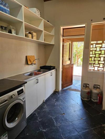4 Bed House in Middelpos-10