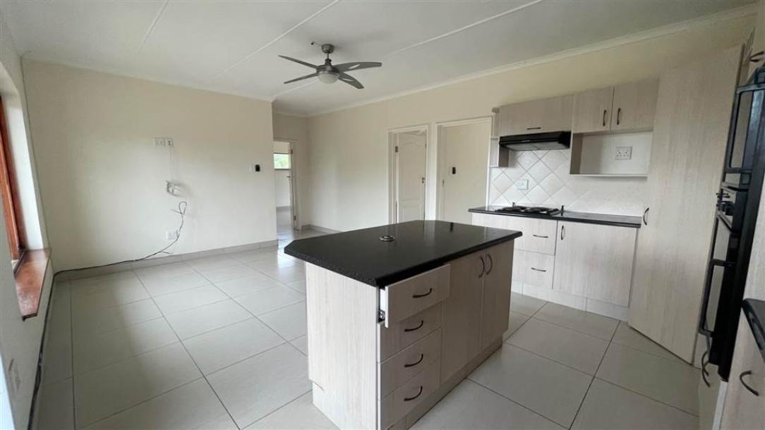 3 Bedroom Flat in Gonubie-1