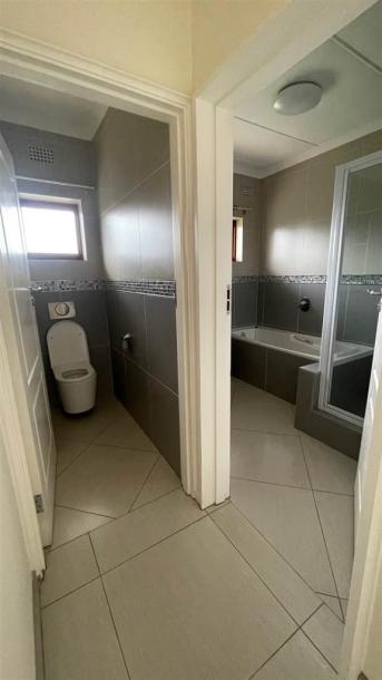 3 Bedroom Flat in Gonubie-11