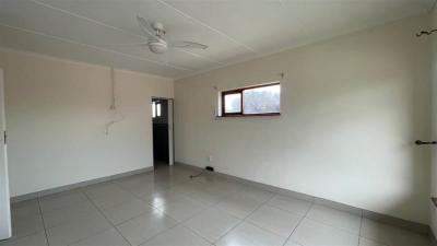 3 Bedroom Flat in Gonubie-12