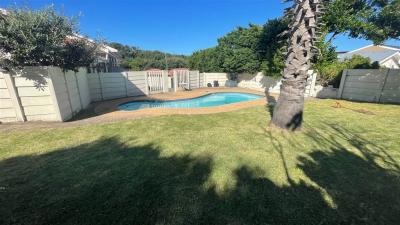 3 Bedroom Flat in Gonubie-13