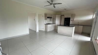 3 Bedroom Flat in Gonubie-2