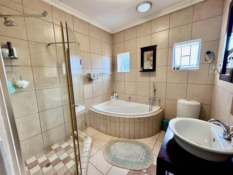 4 Bedroom Townhouse in Brummeria-11