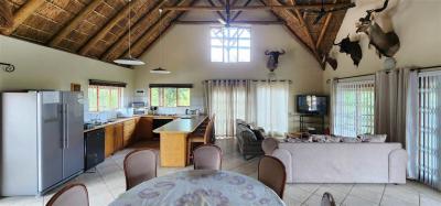 4 Bedroom House in Mabalingwe Nature Reserve-16